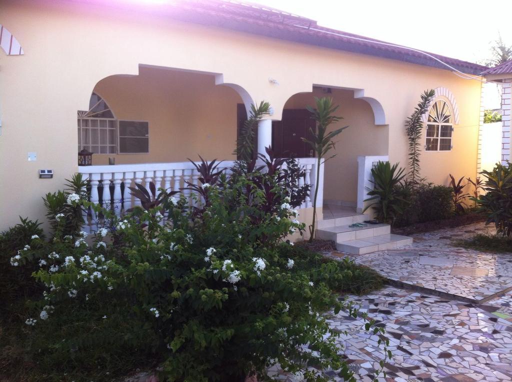 Dream Nest Brufut Exterior photo